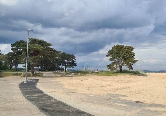 Jättefin stuga nära strand, pool, brygga i Åhus - Bild 60