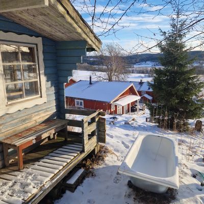 Mysig bastu ovanför stugan som går att hyra för 200 kr