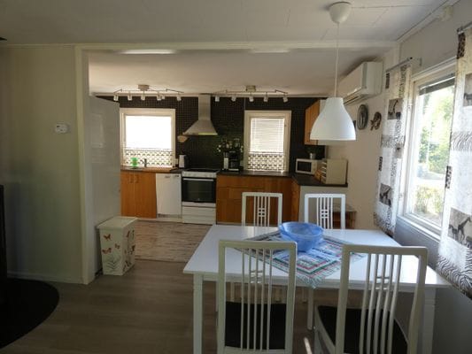 Nyrenoverad stuga i Saleboda med utsikt över sjön - Bild 10