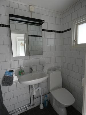 Nyrenoverad stuga i Saleboda med utsikt över sjön - Bild 18