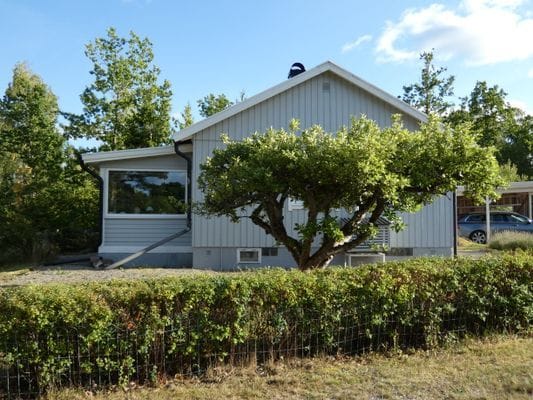 Nyrenoverad stuga i Saleboda med utsikt över sjön - Bild 4