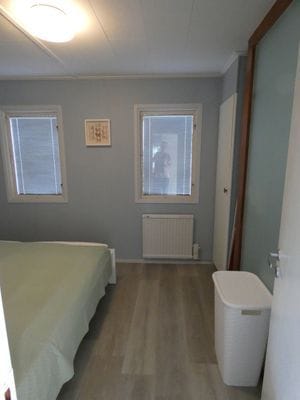 Nyrenoverad stuga i Saleboda med utsikt över sjön - Bild 17
