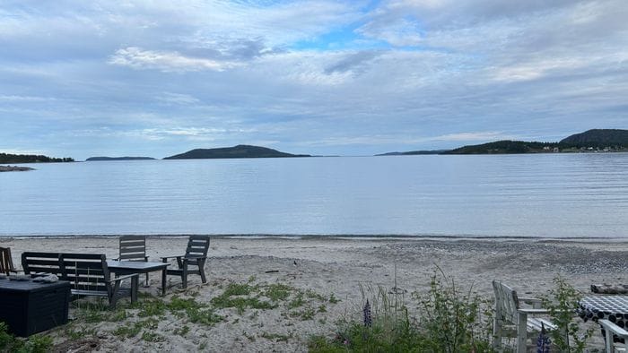 Mysig stuga nära skog och hav - Bild 12