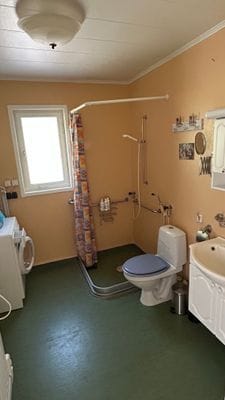 Mysig stuga nära skog och hav - Bild 9