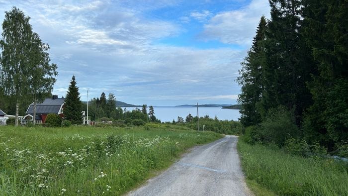 Mysig stuga nära skog och hav - Bild 11