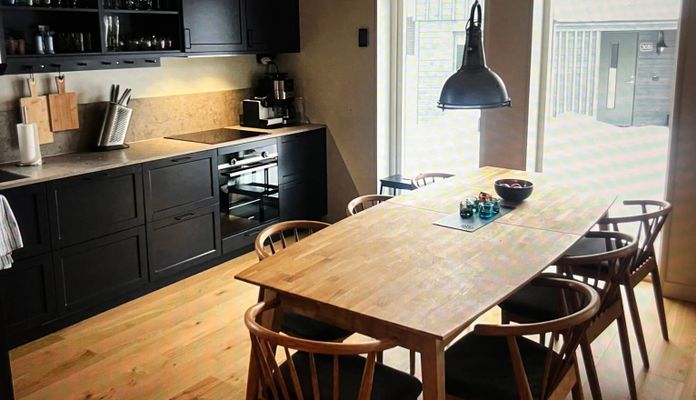 MODERN MYSIG STUGA MITT I FJÄLLANLÄGGNING - Bild 4