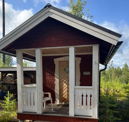 Rejäl off‑grid timmerstuga vackert belägen vid sjö - Bild 10