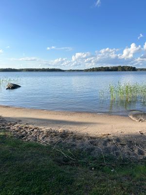 Lilla badstranden ca 300 m bort