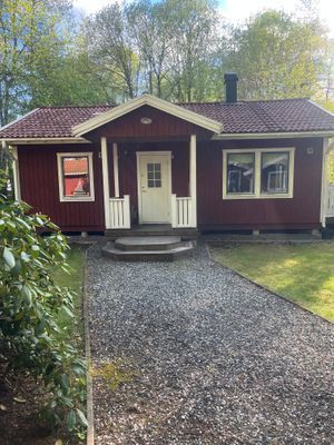 Enkel sommarstuga i åkulla bokskog