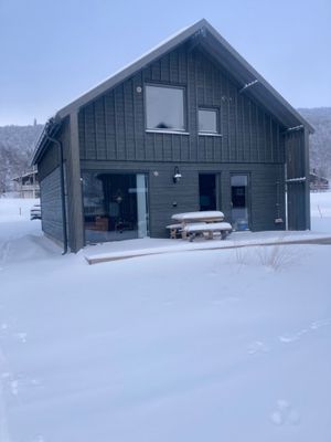 MODERN MYSIG STUGA MITT I FJÄLLANLÄGGNING - Bild 2