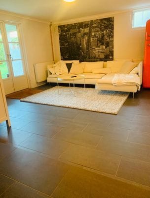 20-talscharm vid vattnet i Ålsten - Bild 13