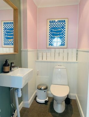 20-talscharm vid vattnet i Ålsten - Bild 15