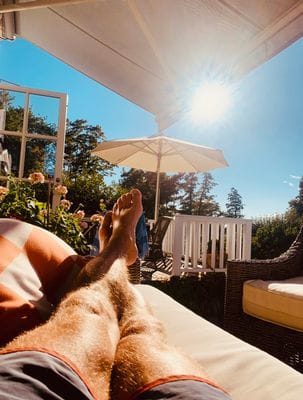 20-talscharm vid vattnet i Ålsten - Bild 18