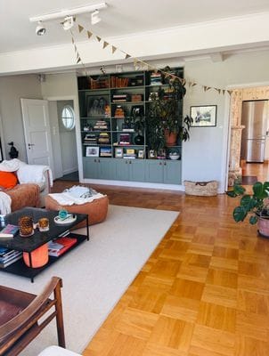 20-talscharm vid vattnet i Ålsten - Bild 19