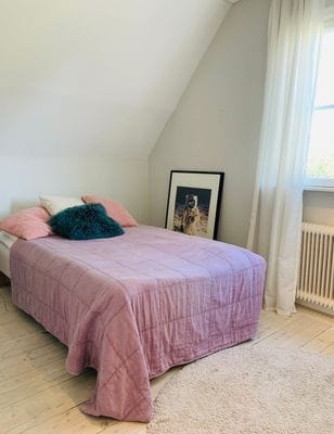 20-talscharm vid vattnet i Ålsten - Bild 17
