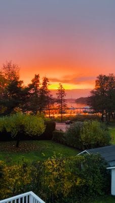 20-talscharm vid vattnet i Ålsten - Bild 22