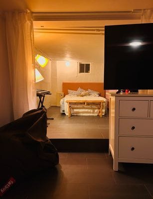 20-talscharm vid vattnet i Ålsten - Bild 21