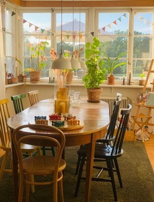 20-talscharm vid vattnet i Ålsten - Bild 26