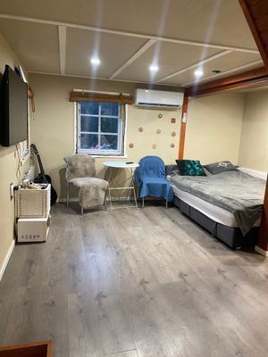 Mysig stuga i skogen nära sjö & bastu - Bild 2