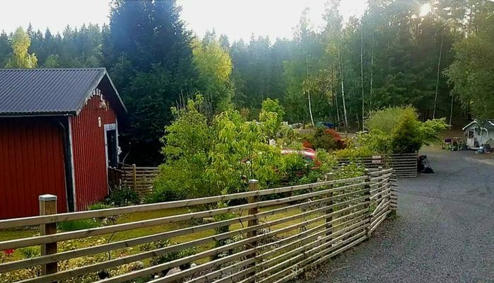 En stuga avskilt vid vattnet Småland med egen båt - Bild 5