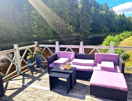 En stuga avskilt vid vattnet Småland med egen båt - Bild 14