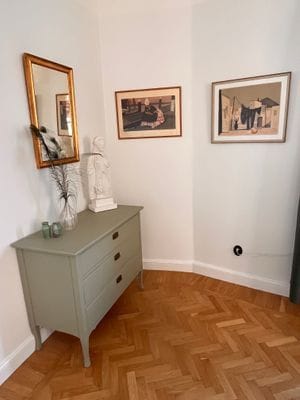Nyrenoverad lägenhet innanför murarna - Bild 2