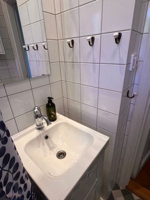 Nyrenoverad lägenhet innanför murarna - Bild 10
