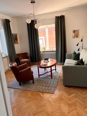 Nyrenoverad lägenhet innanför murarna