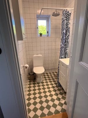 Nyrenoverad lägenhet innanför murarna - Bild 9