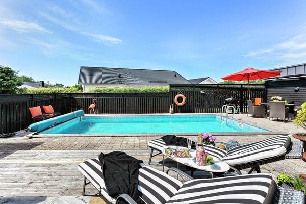 Familjevilla med uppvärmd pool & bastu nära havet - Bild 7
