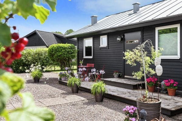 Familjevilla med uppvärmd pool & bastu nära havet - Bild 3