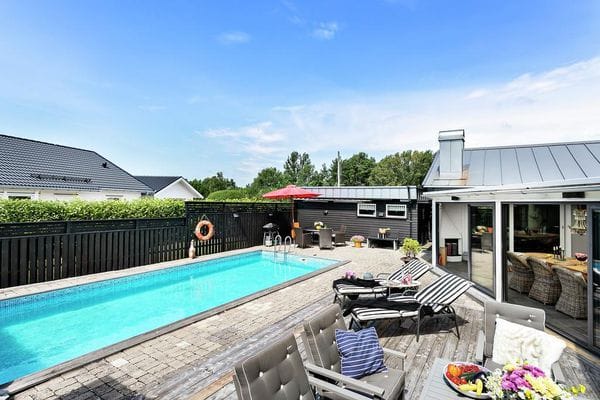 Familjevilla med uppvärmd pool & bastu nära havet - Bild 11
