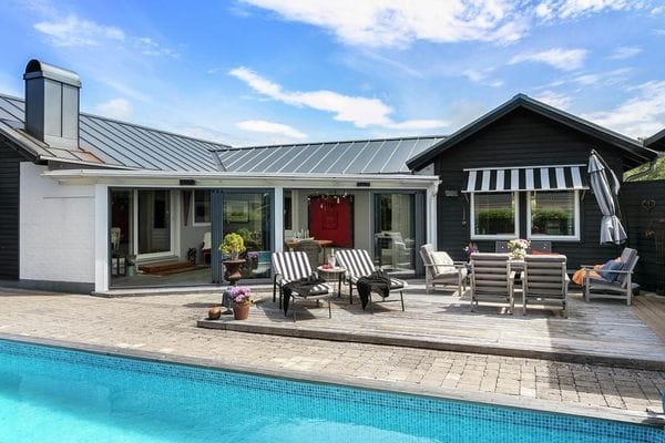 Familjevilla med uppvärmd pool & bastu nära havet - Bild 6