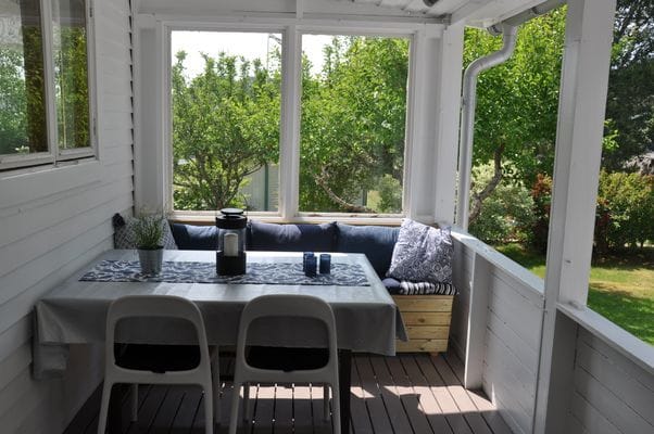 Matplatsen på verandan.