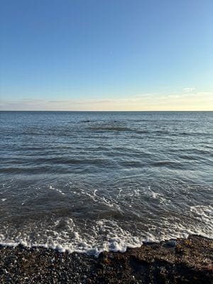 Nybyggt fritidshus med närhet till strand och nöje - Bild 16