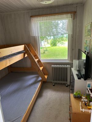 Stugan med sjöutsikt nära bad och handelsbod - Bild 21