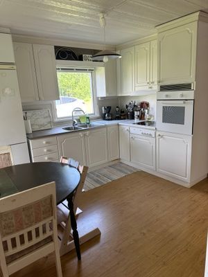 Stugan med sjöutsikt nära bad och handelsbod - Bild 8