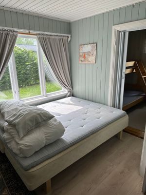 Stugan med sjöutsikt nära bad och handelsbod - Bild 20