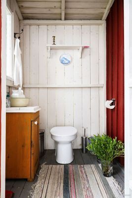 Avskild stuga vid sjön – off-grid med egen strand - Bild 13