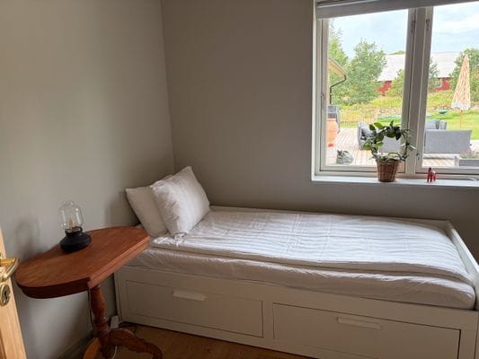 Nybyggt sjönära hus i Småland med bastu - Bild 19