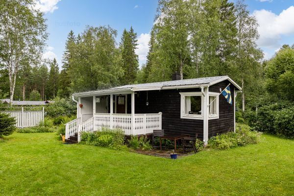 Stuga vid vackra Locknesjön