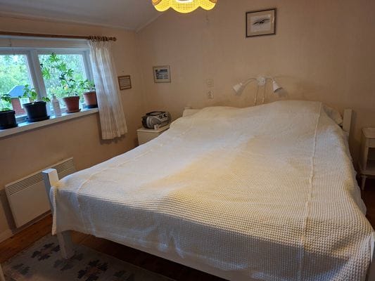 Sovrum med dubbelsäng