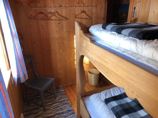 Våningssäng i ett av sovrummen på nedervåningen