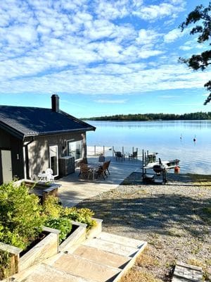 Björköfjärden, Stuga på bryggan med sol hela dagen