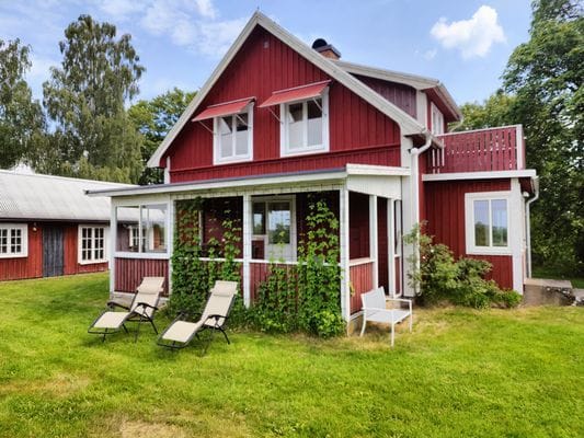 Urshult, mysigt hus med högt och soligt läge