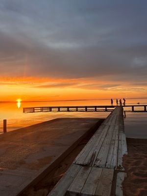 Nybyggt hus vid fiskesjö - Bild 25