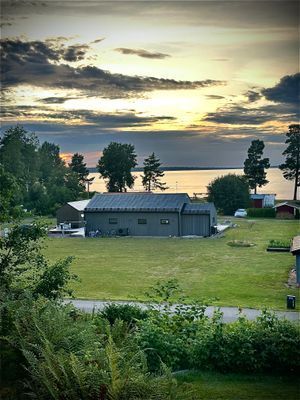 Nybyggt hus vid fiskesjö - Bild 26