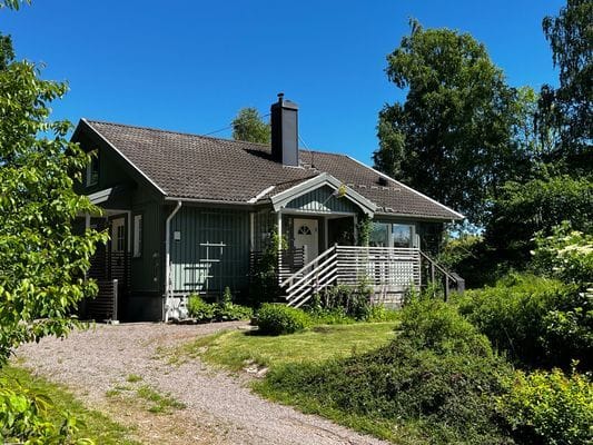 Hus nära Bullerbyn och Astrid Lindgrens Värld