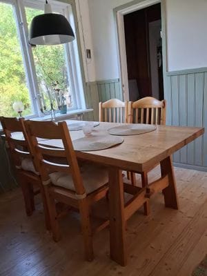 Ljusne – röd stuga med trädgård & sjönära läge - Bild 11
