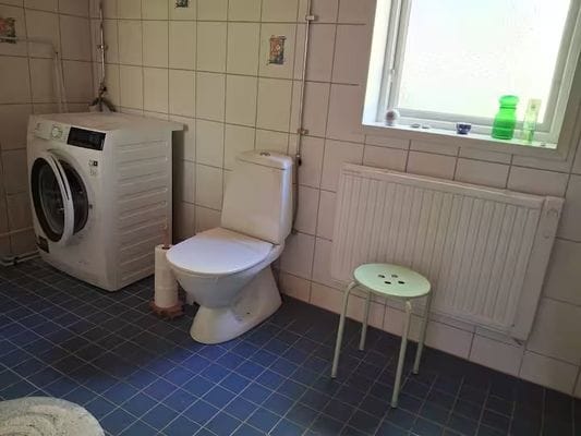 Ljusne – röd stuga med trädgård & sjönära läge - Bild 16